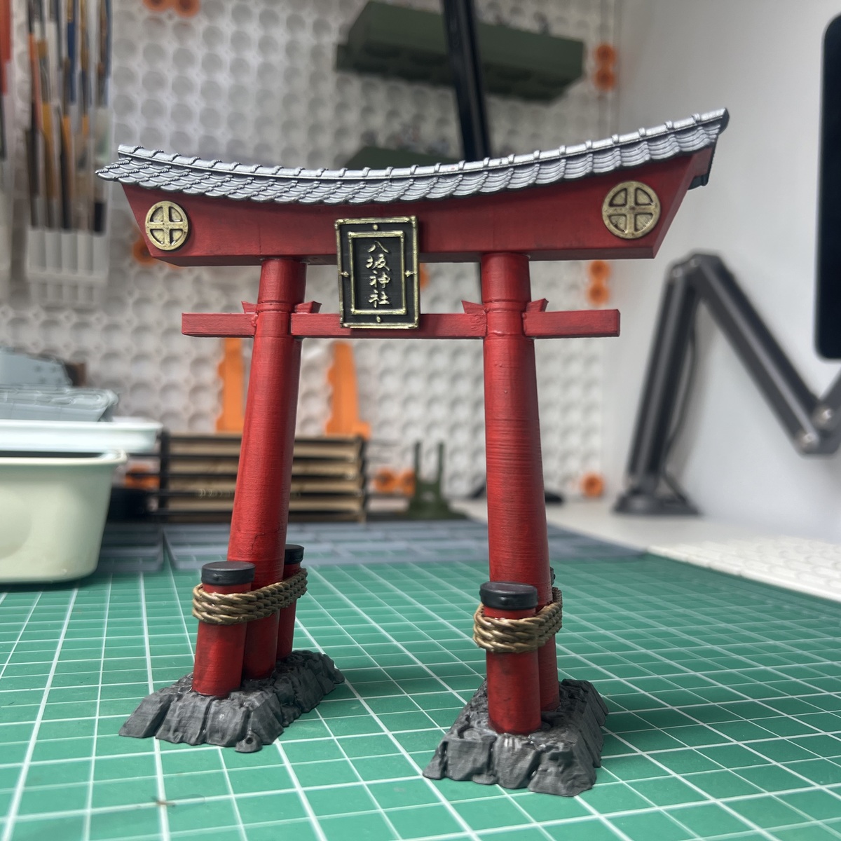 Large Tori Gate